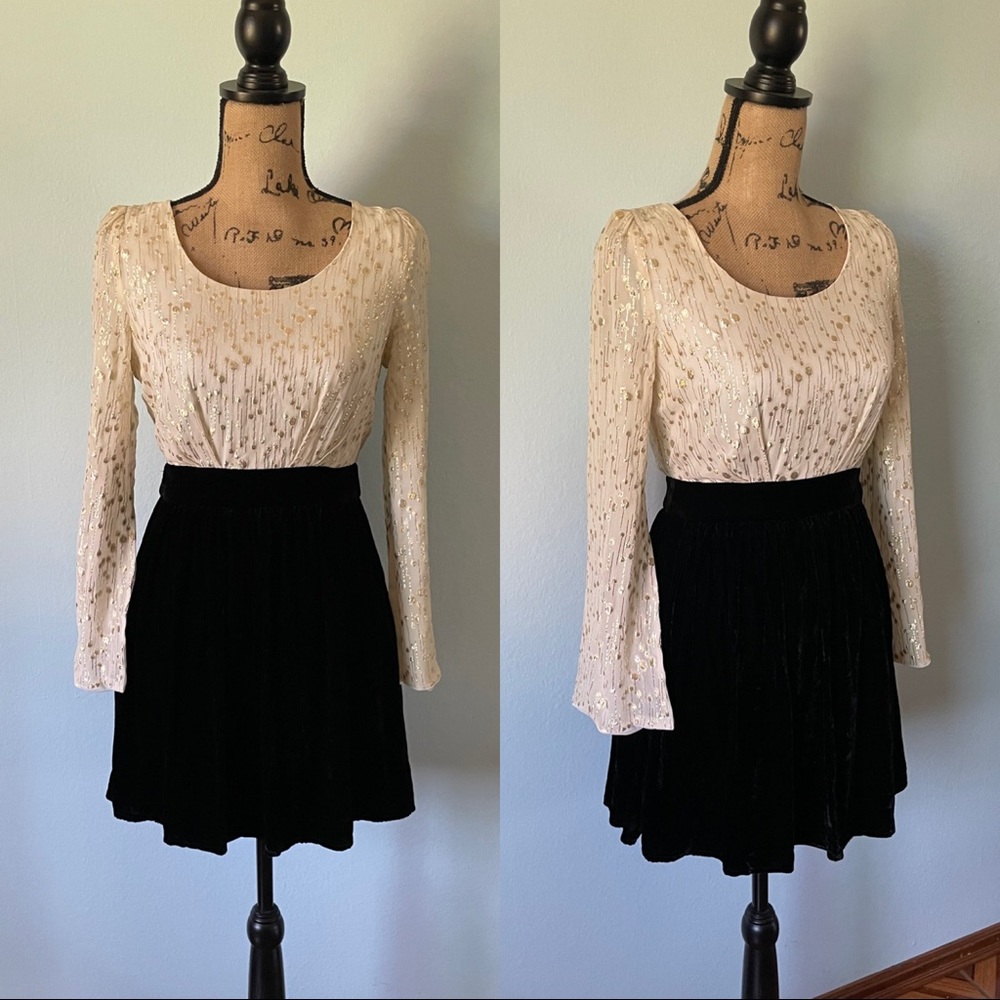 Line And Dot Cream And Black Velvet Dress With Slit Bell Sleeves Size Small
